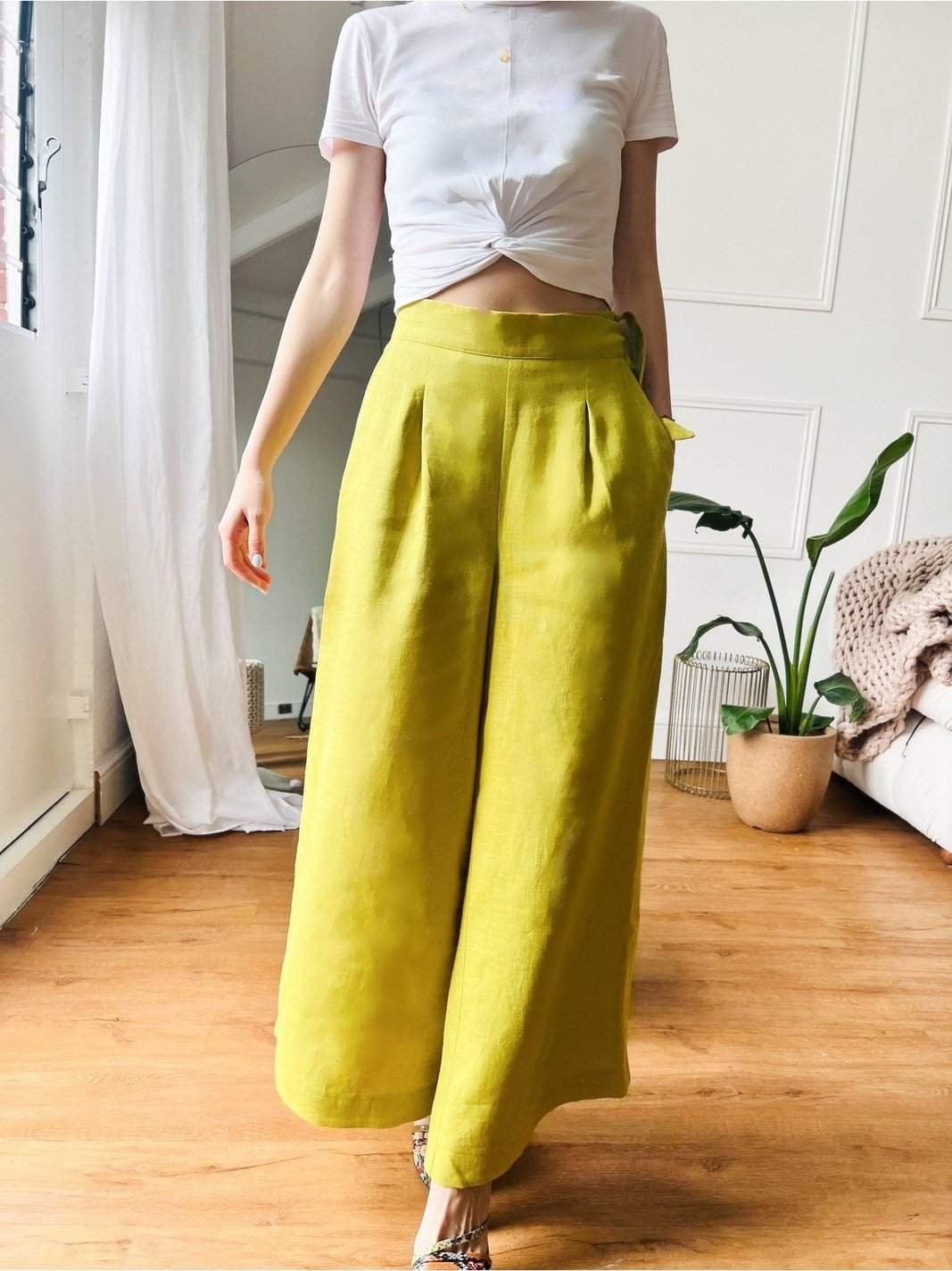 WIDE-LEG LINEN TROUSERS